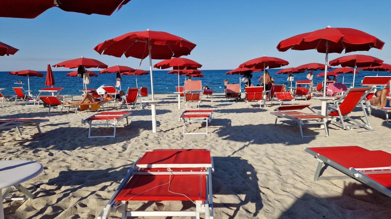 Апартаменти Nina'S House 1 A 300 Metri Dal Mare Santa Caterina Dello Ionio Marina Екстер'єр фото